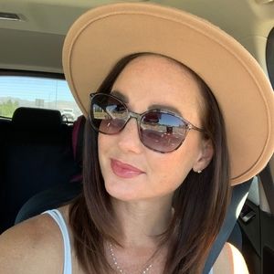 Meet your Posher, Leah